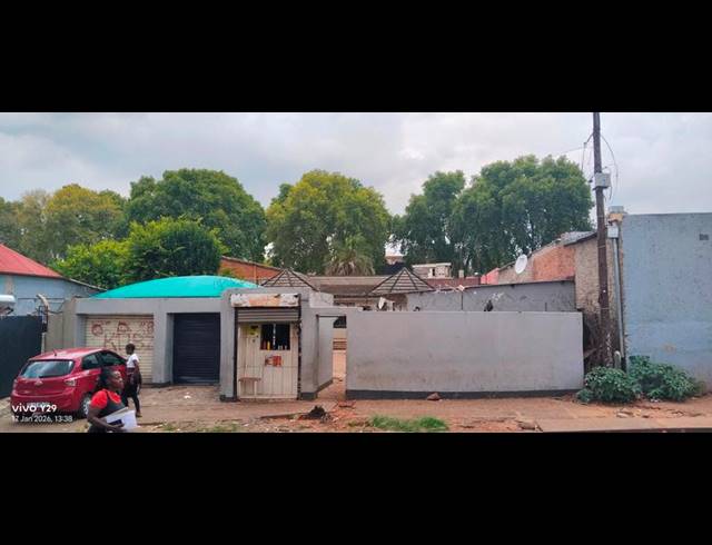 11 BEDROOM HOUSE FOR SALE IN YEOVILLE